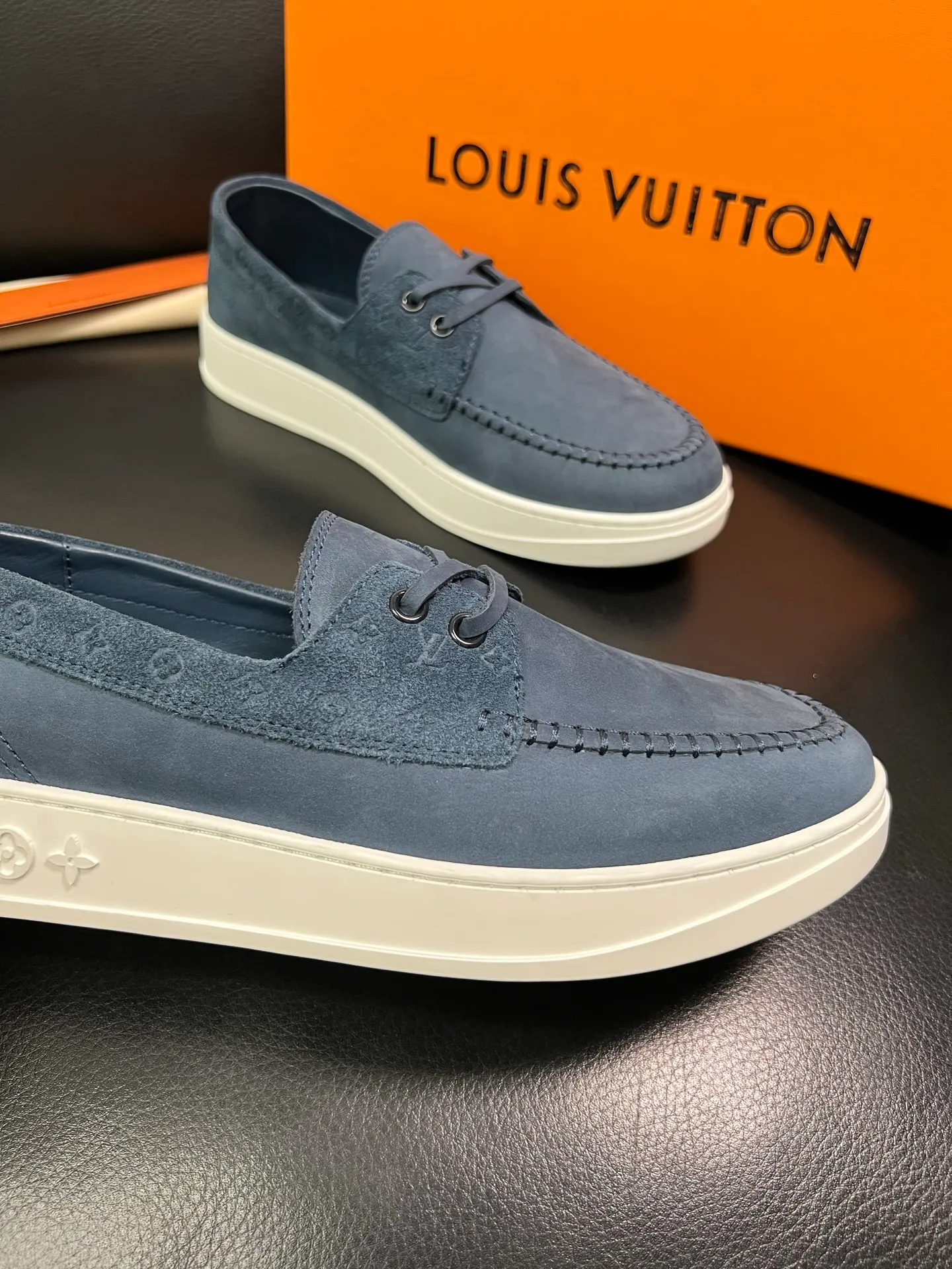 Men's shoes 💰780 Lv top purchasing agent Louis Vuitton, slip-on sports shoes counter synchronization, uppers imported from Italy, high-quality splicing colorful and complex handicrafts, imported cowhide pads are soft and comfortable, soles: original soles specially provided by the original factory, T men's shoes 💰U exclusive movable molded soles are super comfortable, original and single goods, high quality, you can go in and out of the counter at will, welcome to compare, code number 39-44 (customized 38 45)85856